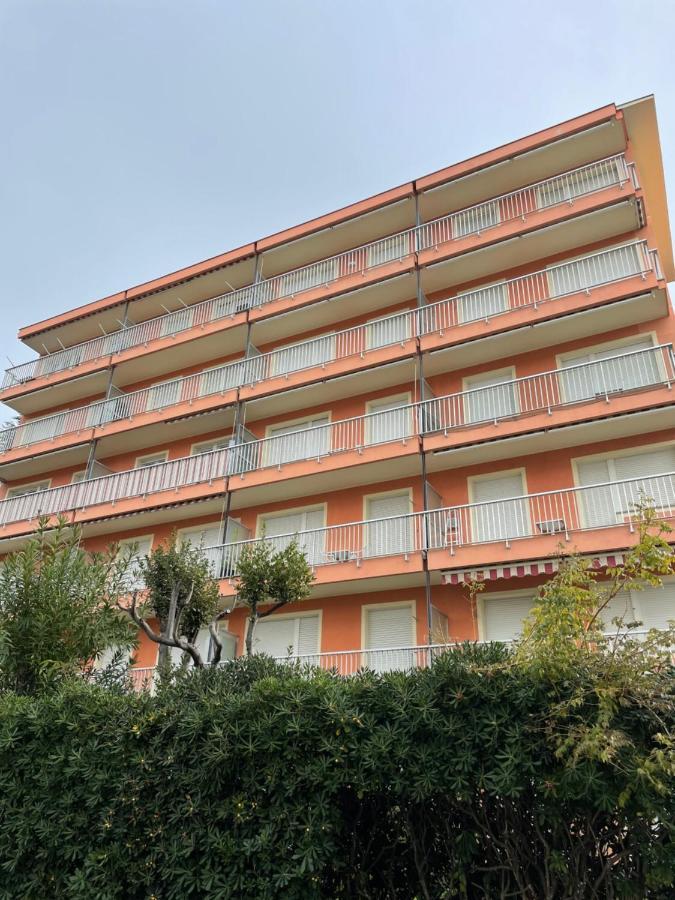 בורדיגרה Residence Laura מראה חיצוני תמונה