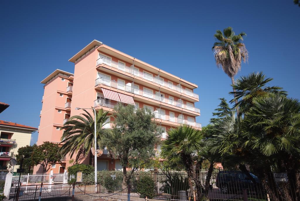 בורדיגרה Residence Laura מראה חיצוני תמונה