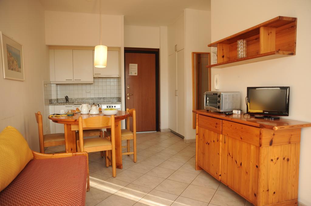 בורדיגרה Residence Laura מראה חיצוני תמונה